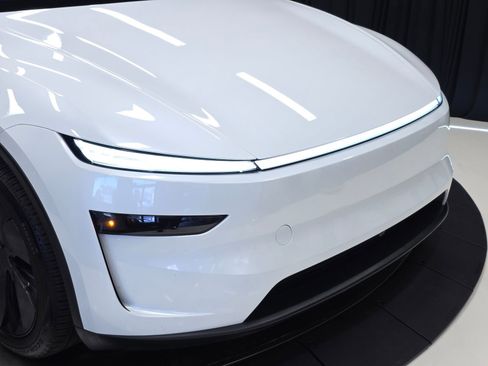 Used 2026 Tesla Model Y Long Range image 45