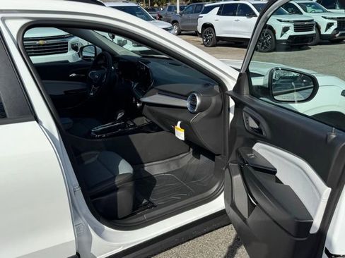 New 2026 Chevrolet Trax LT w/ Driver Confidence Package image 13