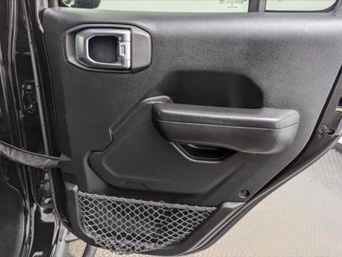 Used 2018 Jeep Wrangler Unlimited Sport S image 21