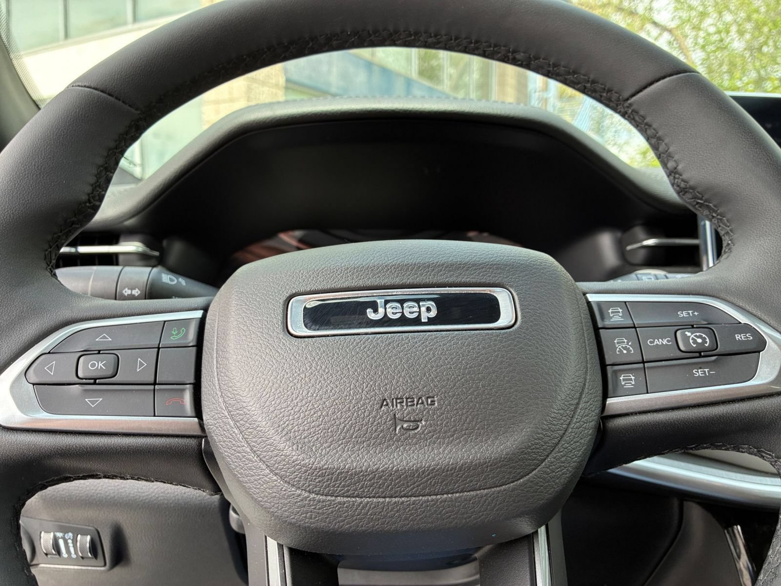 Used 2025 Jeep Compass Limited AWD/4WD image 28