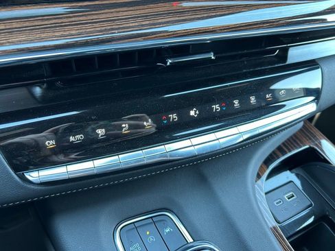 Used 2024 Cadillac Escalade ESV Premium Luxury image 35