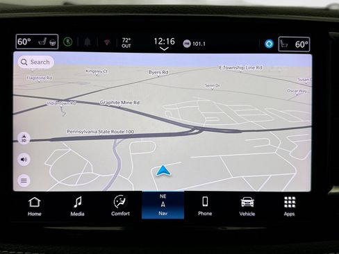 Used 2025 Chrysler Pacifica Limited FWD image 15