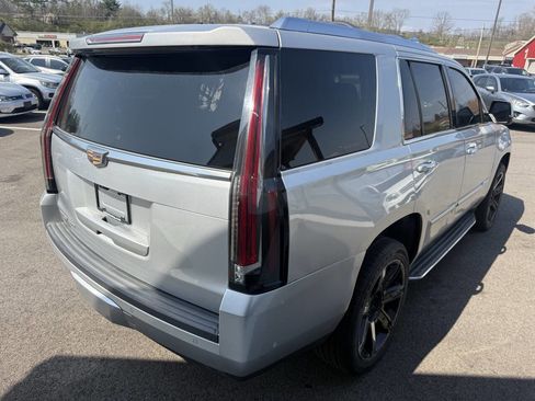 Used 2017 Cadillac Escalade Luxury image 7