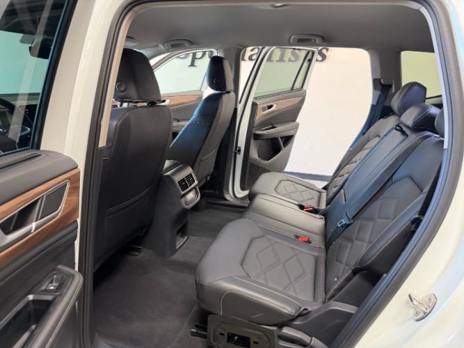 Used 2025 Volkswagen Atlas SE FWD image 27