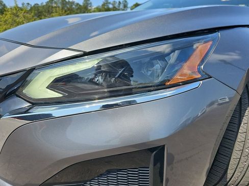 Used 2024 Nissan Altima 2.5 S FWD image 35