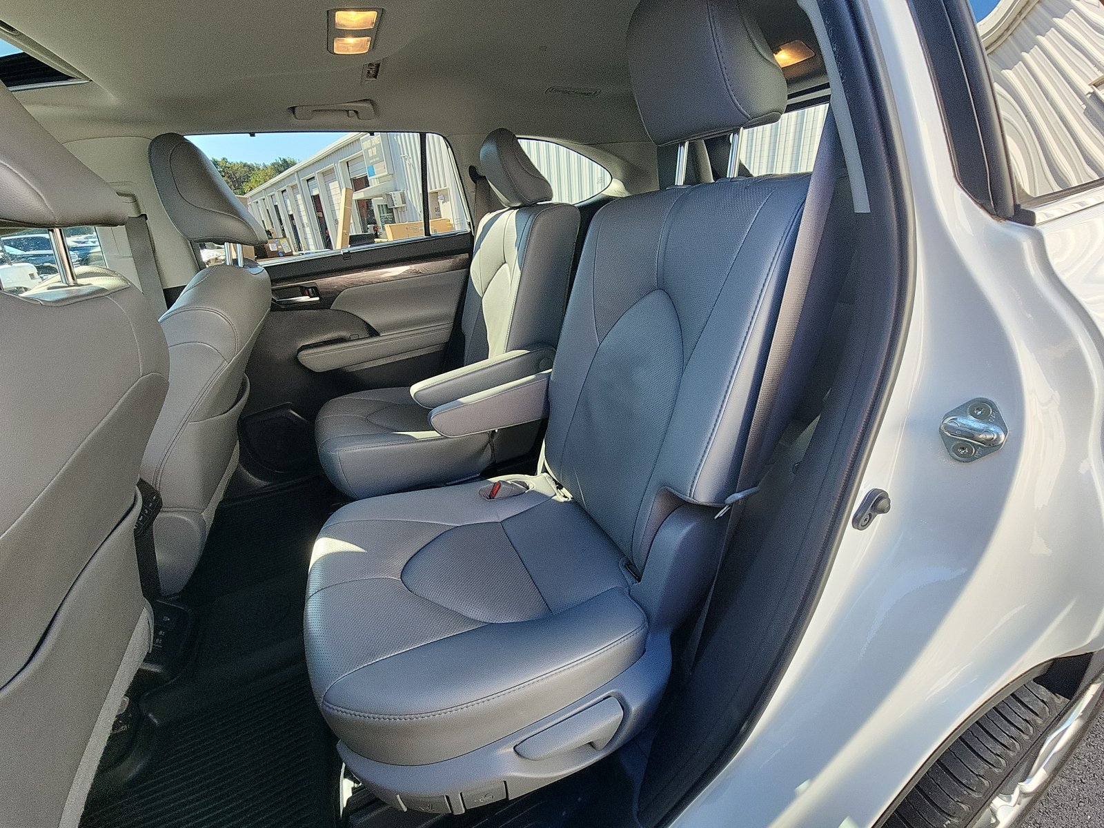 Used 2021 Toyota Highlander Limited AWD/4WD image 23