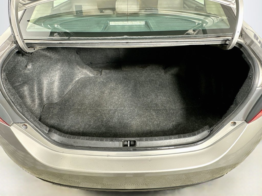 Used 2015 Toyota Corolla LE FWD image 28