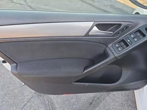 Used 2011 Volkswagen Golf 4-Door image 23