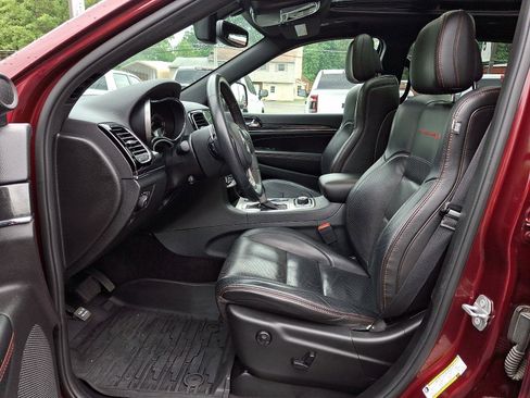 Used 2019 Jeep Grand Cherokee Trailhawk w/ Trailhawk Luxury Group AWD/4WD image 13