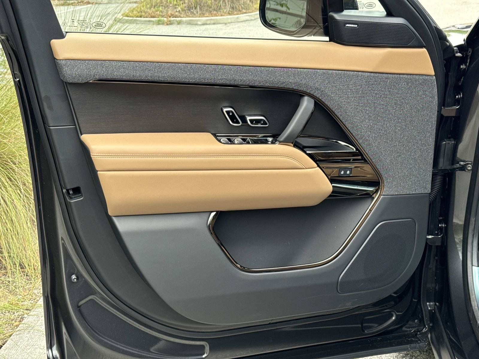 New 2026 Land Rover Range Rover Sport SE AWD/4WD image 19
