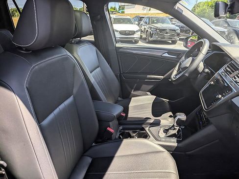 Used 2023 Volkswagen Tiguan SE R-Line image 30