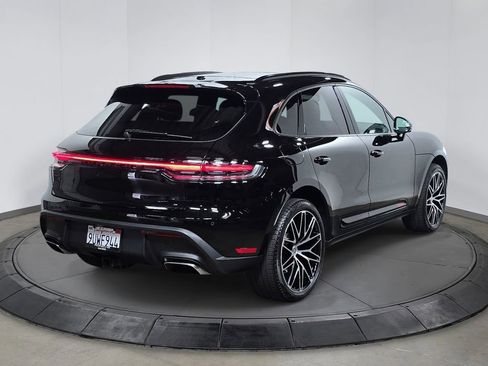 Certified 2025 Porsche Macan AWD/4WD image 7