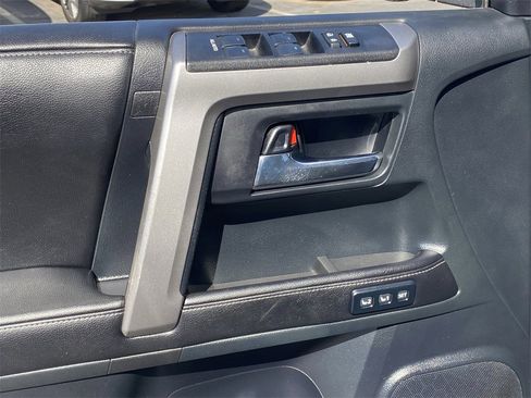 Used 2015 Toyota 4Runner Limited image 21