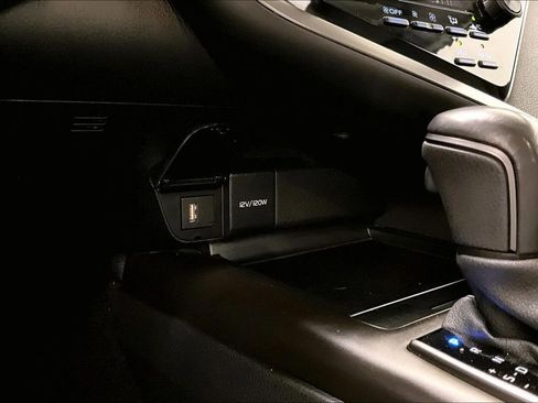 Used 2022 Toyota Camry SE w/ Convenience Package FWD image 16
