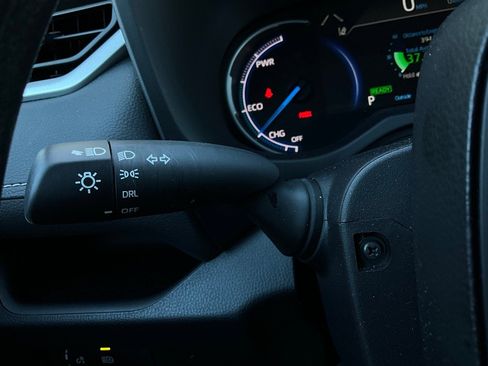 Used 2025 Toyota RAV4 LE image 32