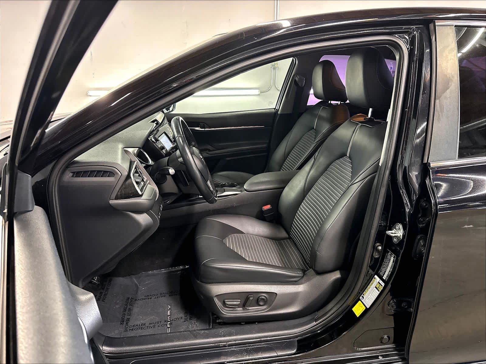 Used 2020 Toyota Camry SE FWD image 26