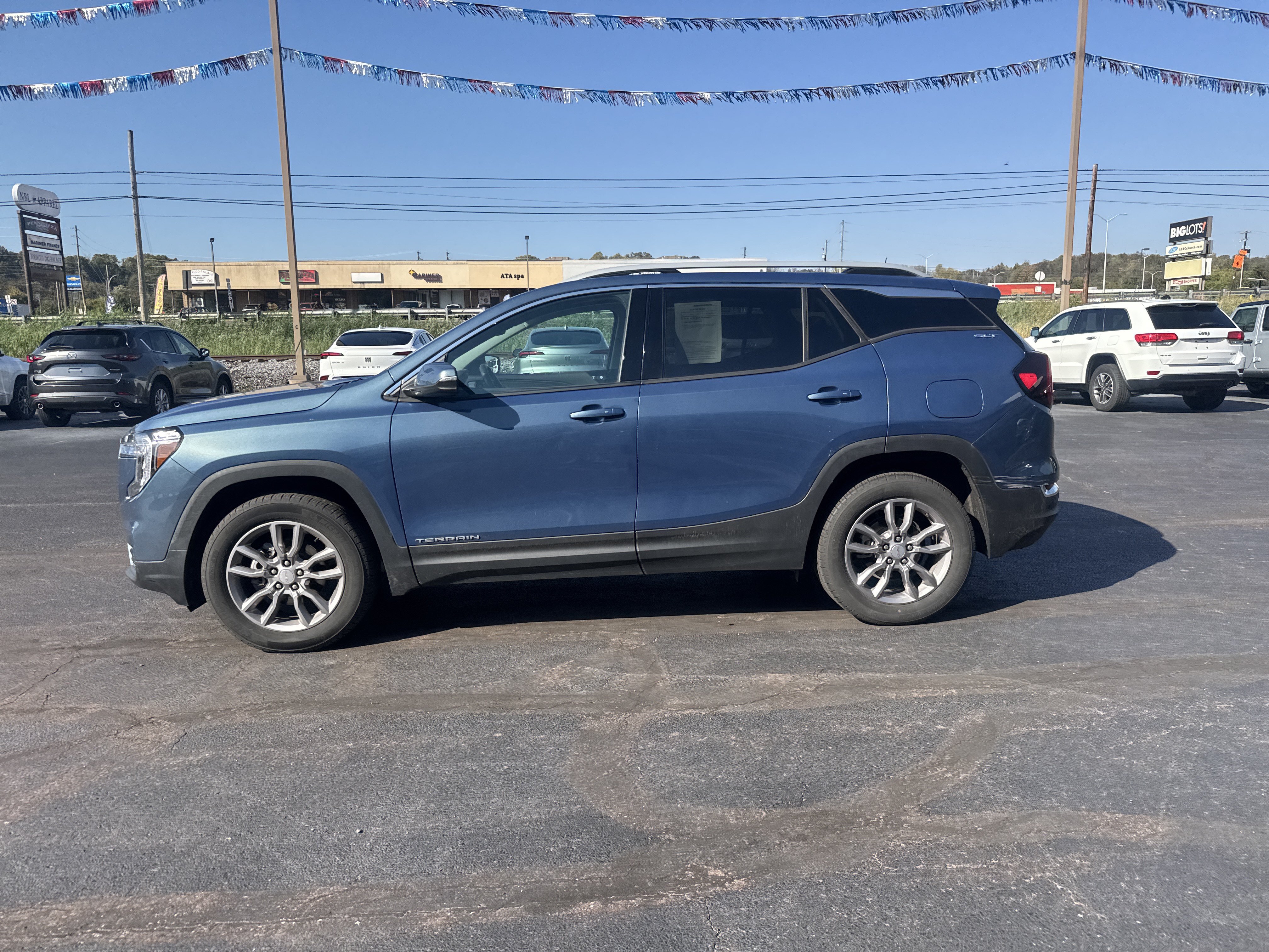 Used 2024 GMC Terrain SLT AWD/4WD image 5