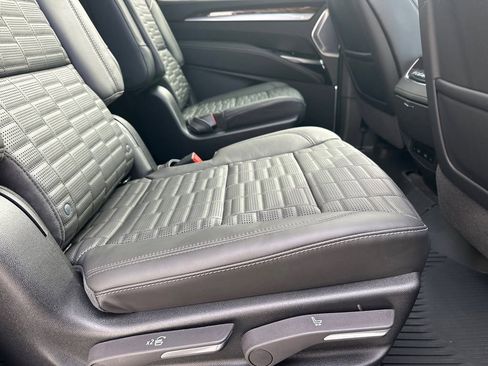 New 2026 Cadillac Escalade ESV Platinum Sport w/ LPO, ONYX Package image 15