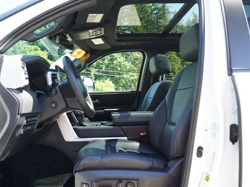 Used 2024 Toyota Tundra Platinum AWD/4WD image 27
