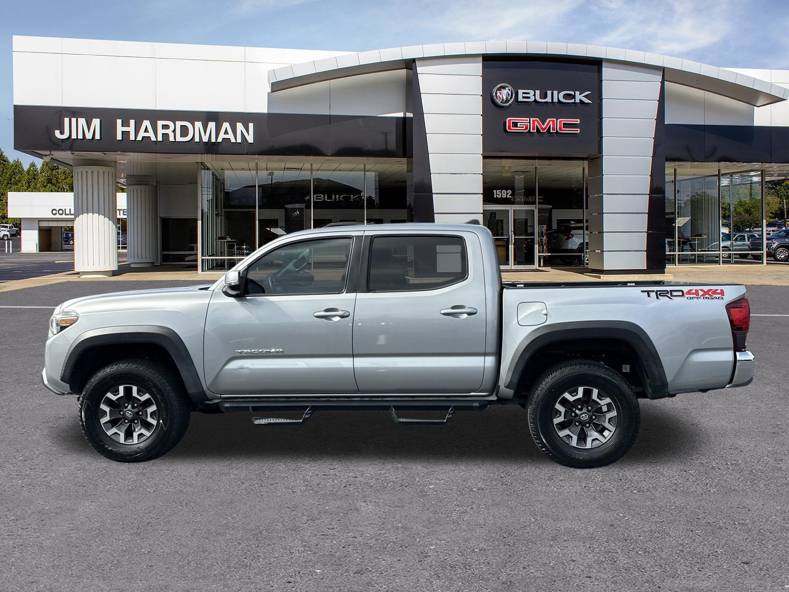Used 2019 Toyota Tacoma TRD Off-Road AWD/4WD image 4