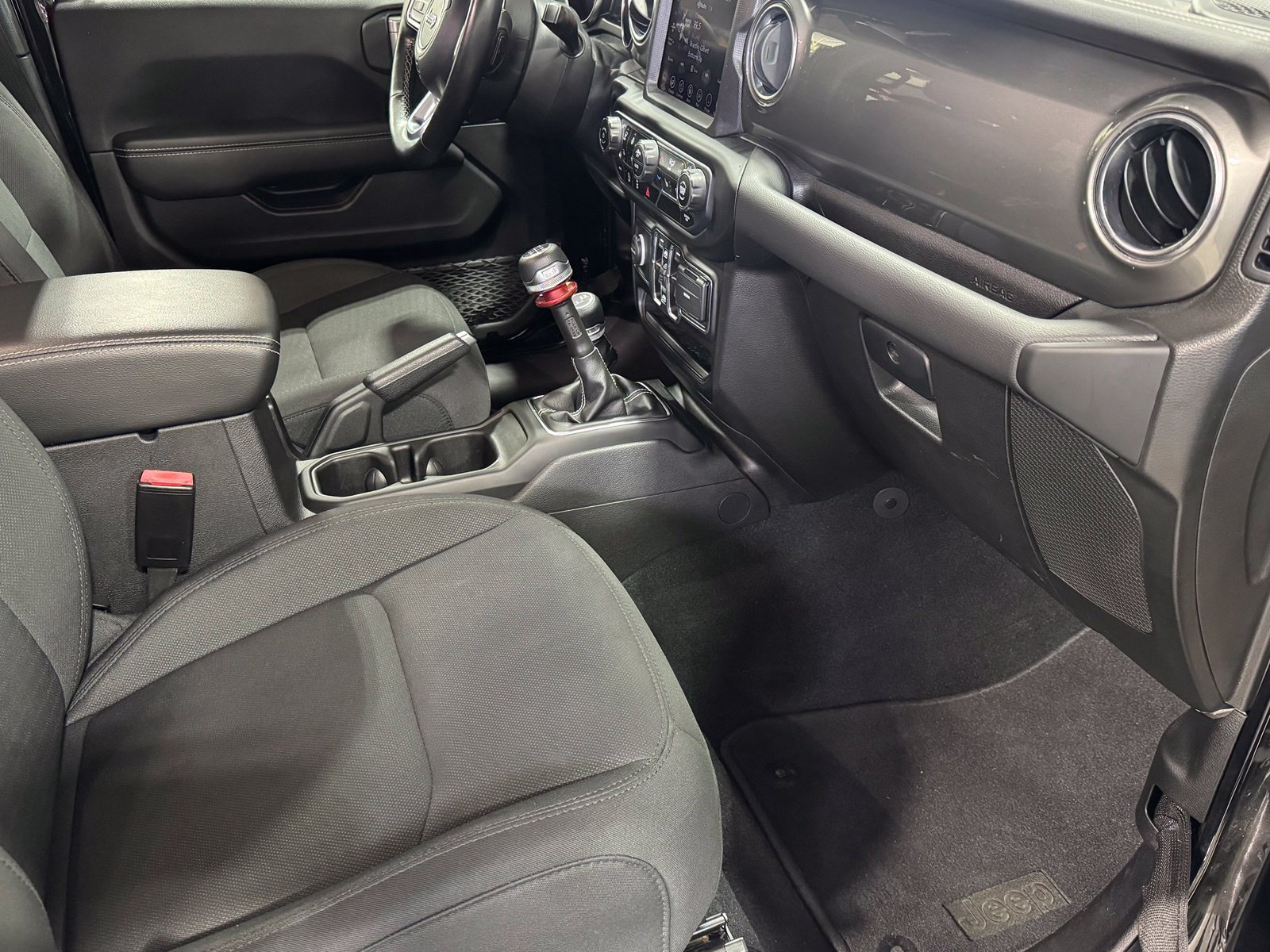 Used 2021 Jeep Wrangler Unlimited Sahara w/ Uconnect 4C Nav & Sound Group AWD/4WD image 54
