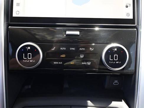 New 2025 Land Rover Discovery S image 26