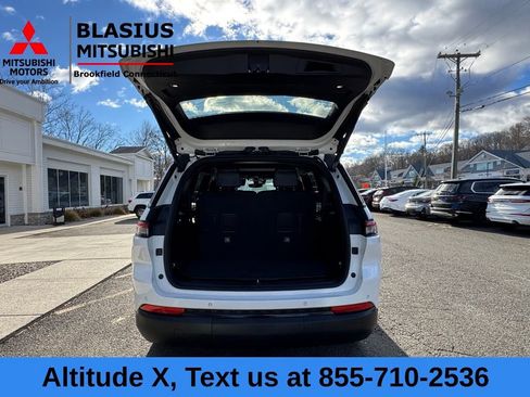 Used 2024 Jeep Grand Cherokee L Altitude image 23