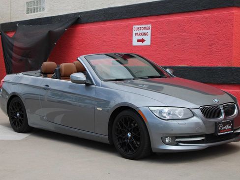 Used 2011 BMW 328i Convertible image 3