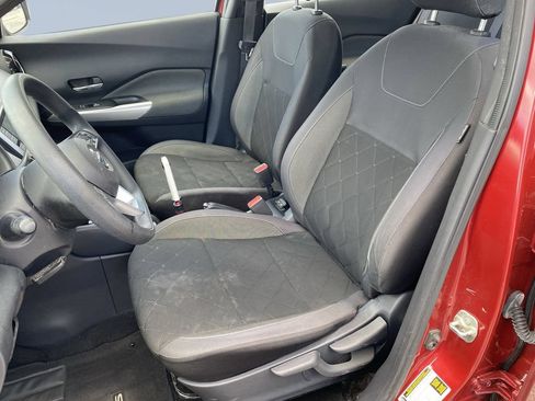 Used 2019 Nissan Kicks SV FWD image 11