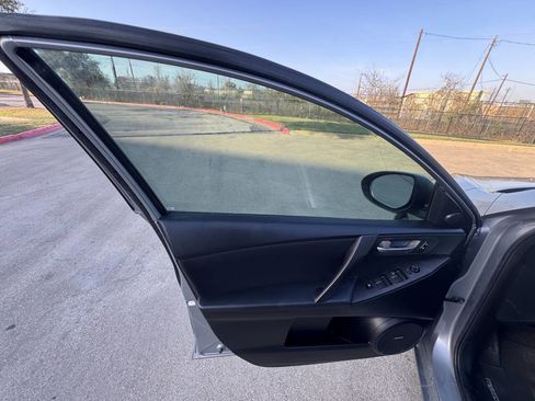 Used 2011 MAZDA MAZDA3 i Touring image 18