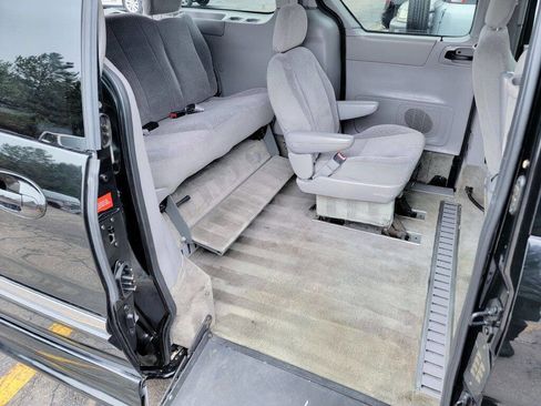 Used 2003 Ford Windstar SE image 3