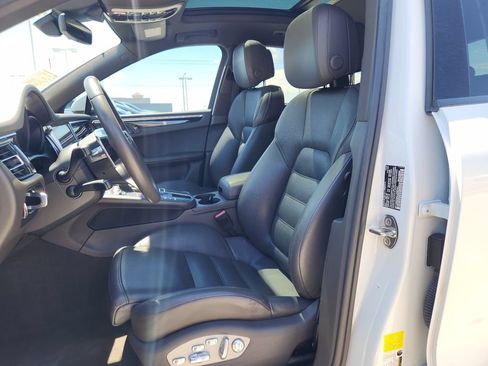 Used 2020 Porsche Macan S AWD/4WD image 3