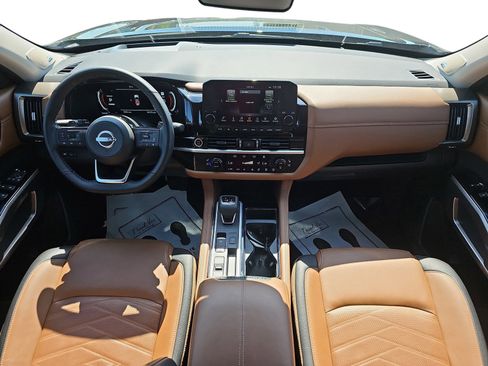 Used 2024 Nissan Pathfinder Platinum w/ Cargo Package FWD image 9