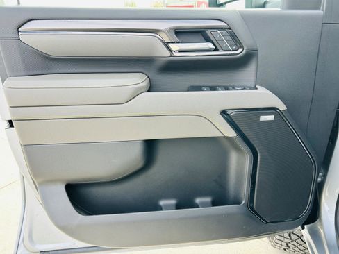 Used 2025 Chevrolet Silverado 2500 ZR2 image 14