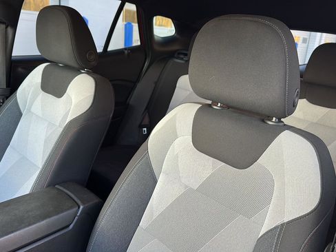 Used 2024 Chevrolet Trax RS w/ Sunroof Package image 19