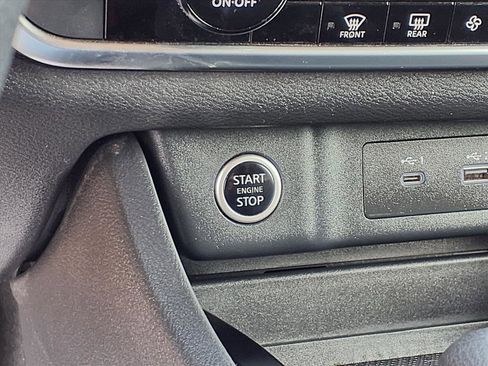 Used 2023 Nissan Rogue SV image 11