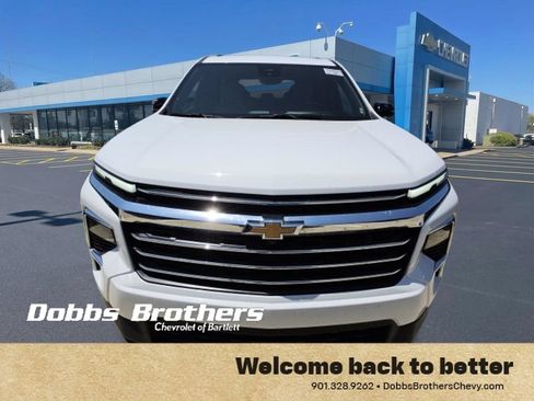 Used 2026 Chevrolet Traverse LT w/ Driver Confidence Package FWD image 3