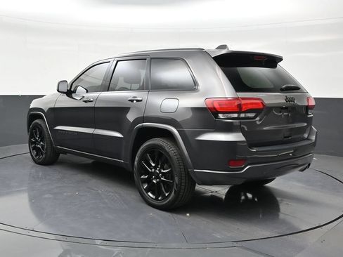 Used 2019 Jeep Grand Cherokee Altitude RWD image 3