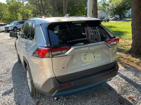 Used 2021 Toyota RAV4 LE w/ Carpet Mat Package (TMS) FWD image 7