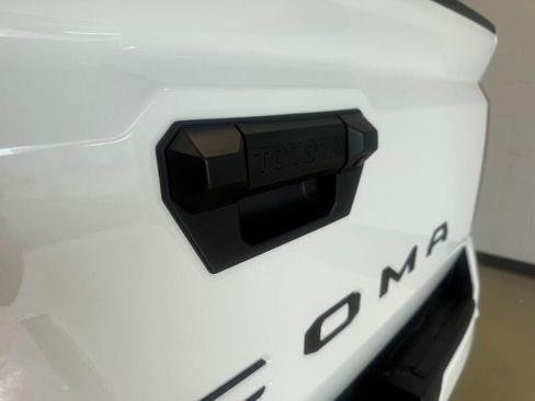 Used 2024 Toyota Tacoma TRD Off-Road w/ TRD Off Road Upgrade Package AWD/4WD image 15