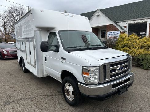 Used 2016 Ford E-350 and Econoline 350 Super Duty w/ Power Windows & Locks Group RWD image 9