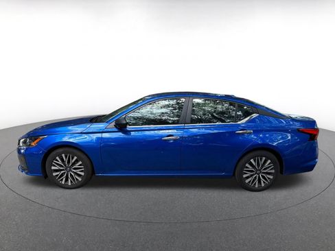 Used 2025 Nissan Altima 2.5 SV FWD image 4
