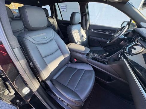Used 2025 Cadillac XT6 Premium Luxury image 40