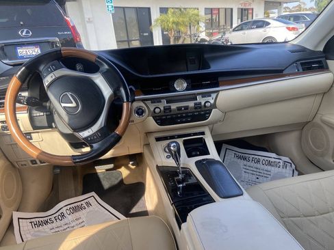 Used 2013 Lexus ES 300h w/ Luxury Pkg FWD image 24