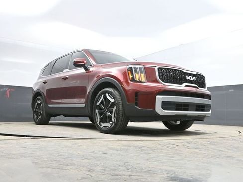 Used 2024 Kia Telluride EX w/ EX Captain's Chair Package image 52
