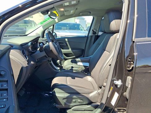 Certified 2022 Chevrolet Trax LT w/ LT Convenience Package image 14