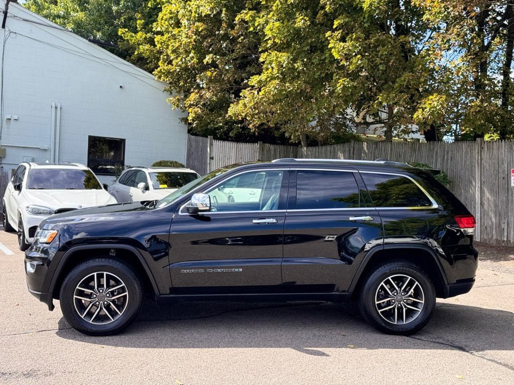 Used 2021 Jeep Grand Cherokee Limited AWD/4WD image 3