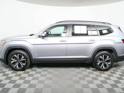 Certified 2025 Volkswagen Atlas SE image 33