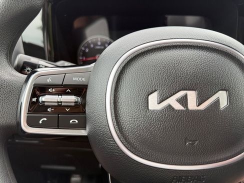 Used 2023 Kia Sorento LX AWD/4WD image 25