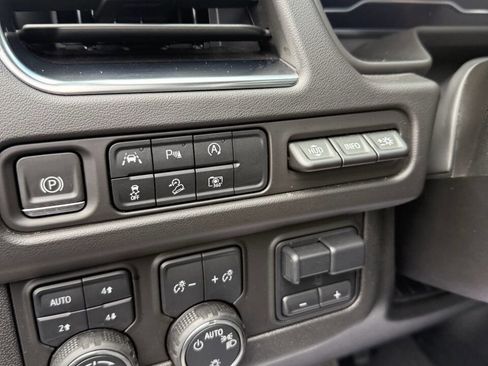 Used 2024 Chevrolet Suburban High Country image 12